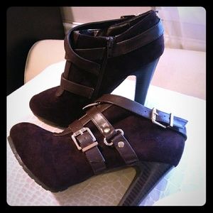Guess brown suede buckle booties